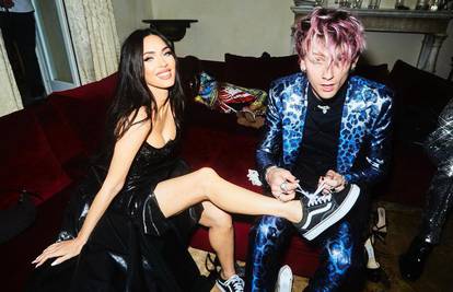 Machine Gun Kelly 'ludovao' bez Megan Fox na koncertu, a ona skinula zaručnički prsten...