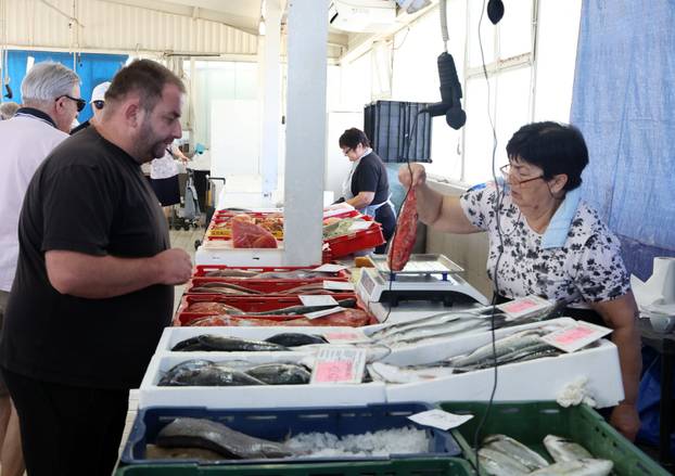 Šibenik:Bogata ponuda ribe na sibenskoj ribarnici.