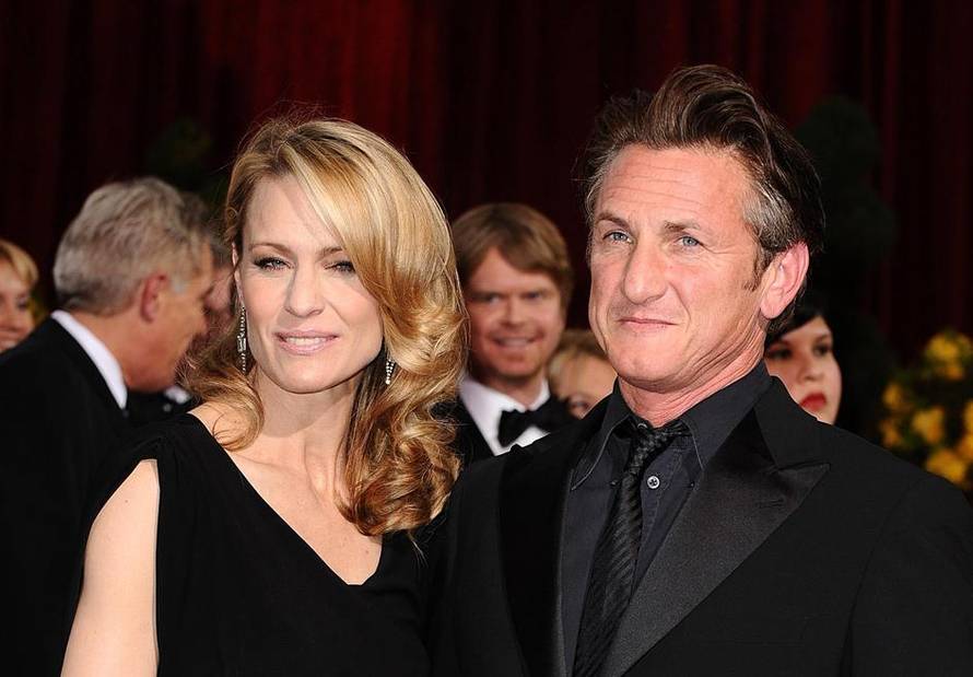 Bivši holivudski par putuje zajedno? Sean Penn i Robin Wright bili skupa na aerodromu