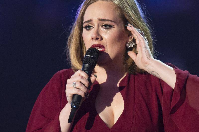 Adele izvrijeđala teroriste na koncertu u londonskoj O2 areni