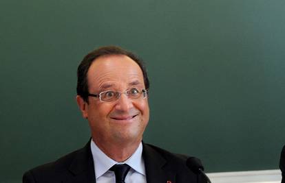 Hollandeova grimasa: Objavili je i povukli, 'spasio' ju Twitter