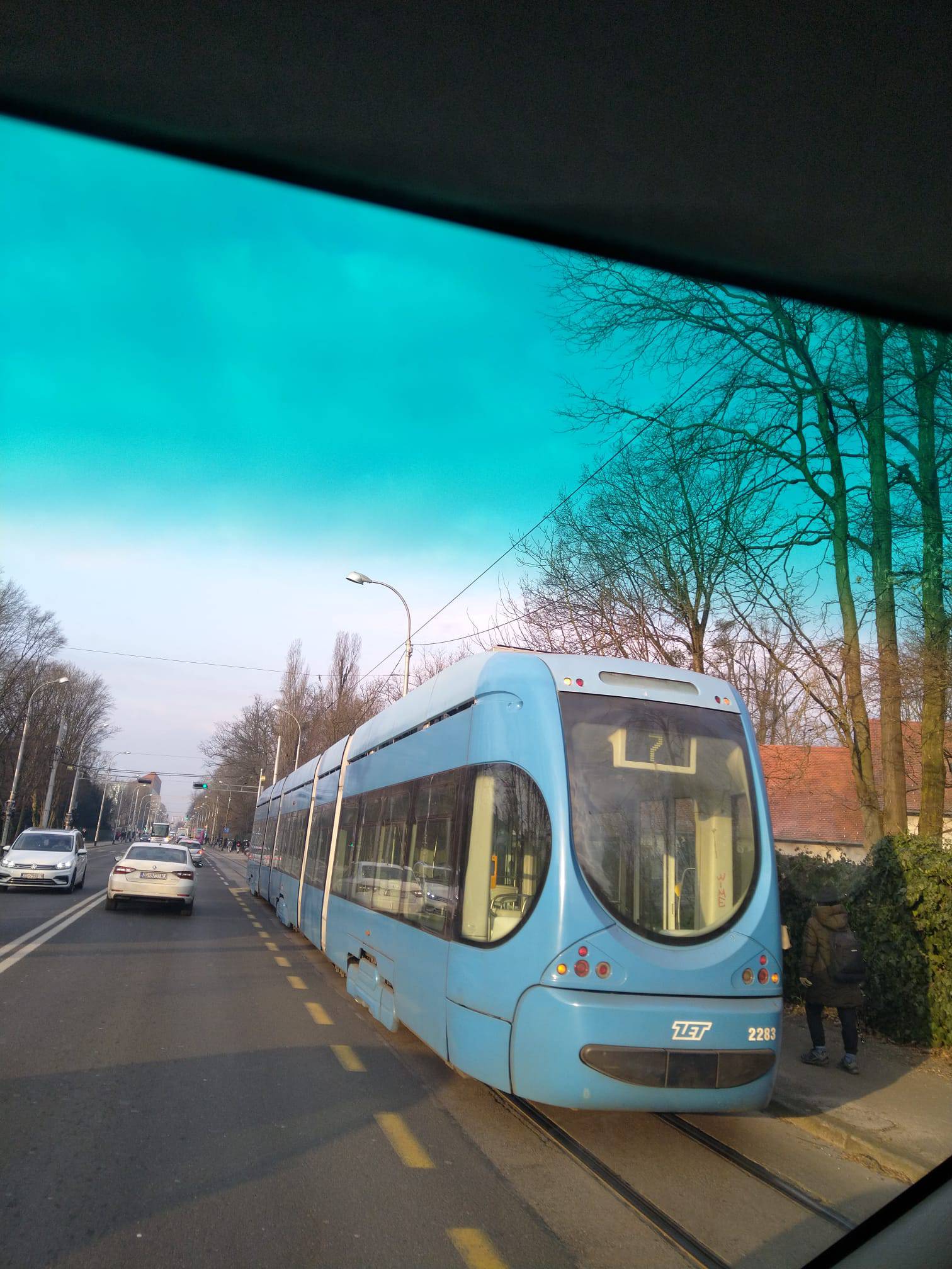 Dio tramvaja pao je na auto u Zagrebu: 'Da je bilo na šajbu, vozač se ne bi dobro proveo'