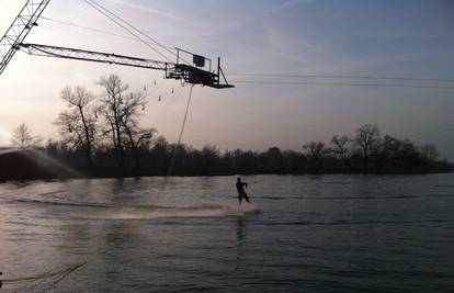 Nema zime na Jarunu: Uživali u wakeboardu u studenome