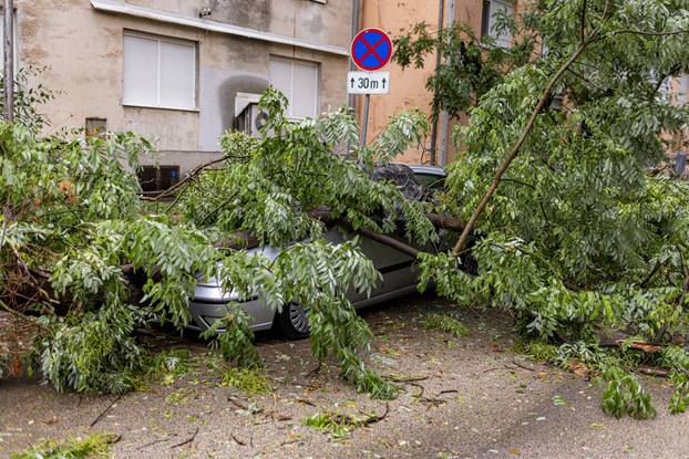 Olujno nevrijeme poharalo Mostar 