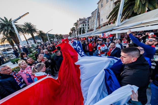 Split: Atmosefra na splitskoj rivi uoči početka utakmice UEFA Lige nacija Hrvatska - Francuska