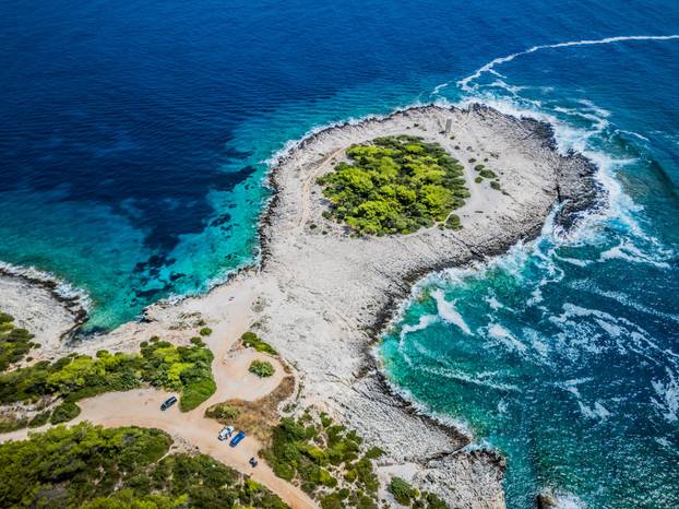 Poluotok Ražnjić na Korčuli snimljen iz zraka 