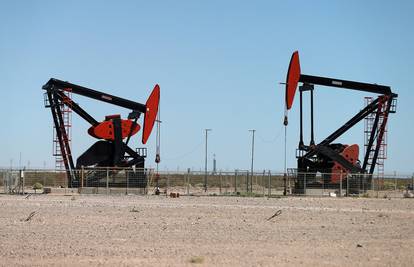 Ruska izjava o opskrbi spustila cijene nafte prema 76 dolara