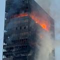 Uživo ispred Vjesnika: Evo kako zgrada izgleda! I dalje gori