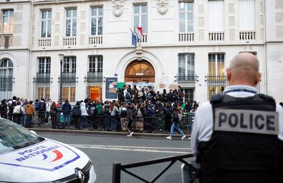 Štrajkovi o mirovinskoj reformi u Francuskoj, premijerka: 'O tome se ne može pregovarati'