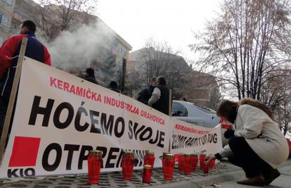 Žele svoje plaće: Radnici KIO keramike počeli štrajkati glađu