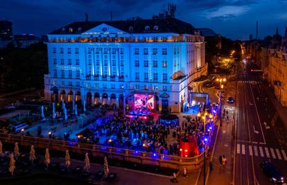 FOTO Esplanade u plavom: Poslovni dnevnik proslavio je svoj veliki 20. rođendan