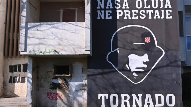 Zadar: Muralu ponovno vraćena šahovnica s prvim bijelim poljem, pored murala napisano "čekamo vas" 
