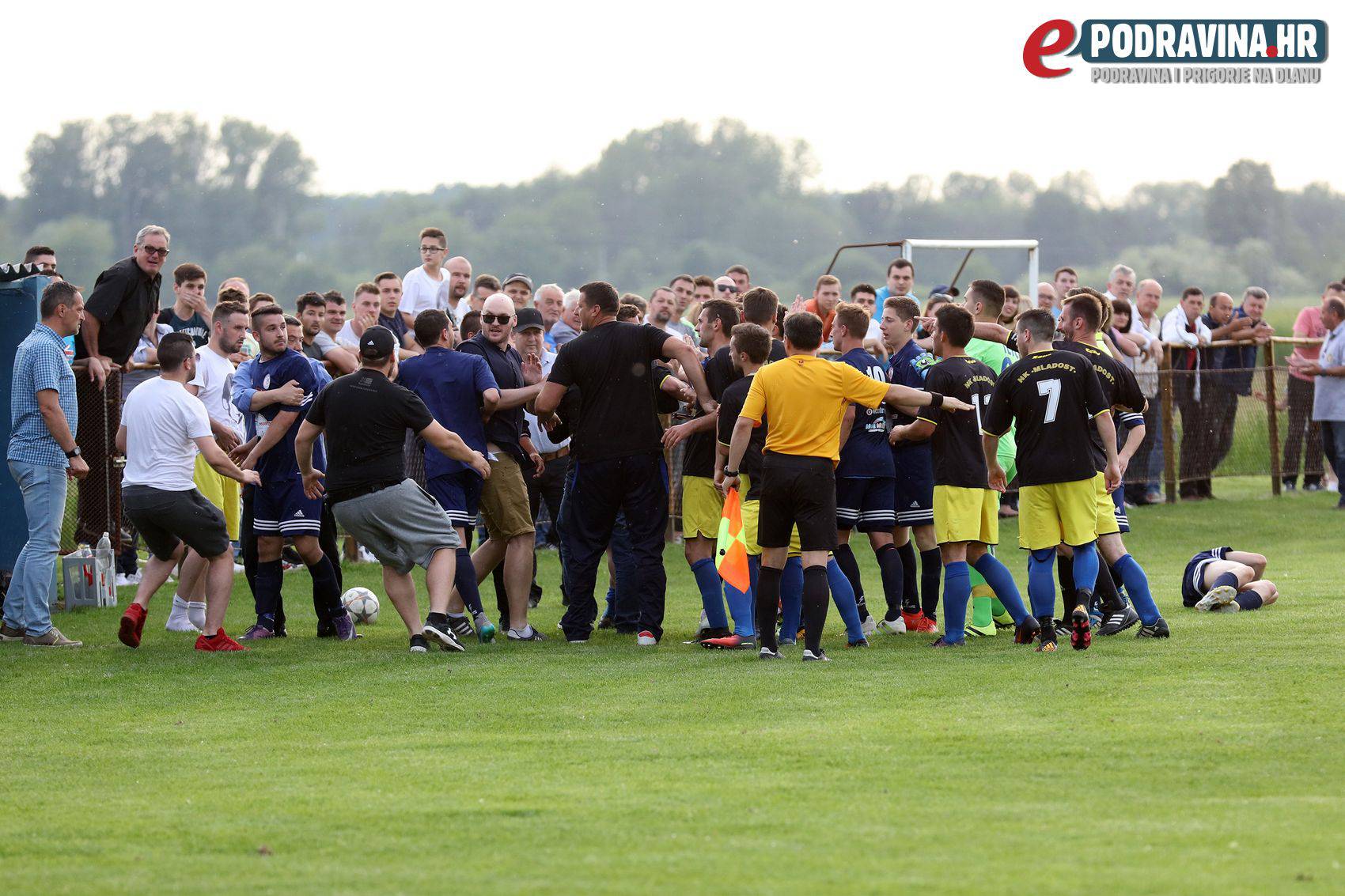 Derbi 1. ŽNL: Navijača više no u HNL-u, 4 crvena, tučnjave...