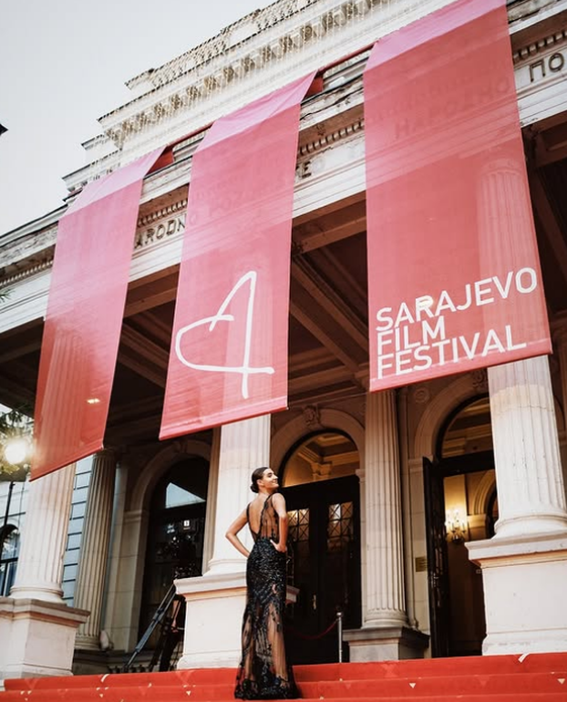 FOTO Pogledajte Terezu iz 'Divljih pčela' u glamuroznim izdanjima: Neprepoznatljiva je