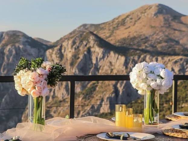 FOTO Ovaj kafić u Crnoj Gori ima najljepši pogled na svijetu!