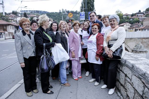 Rijetko viđene fotke Halida: Svi su pohrlili k njemu, a on se rado fotografirao s obožavateljima...