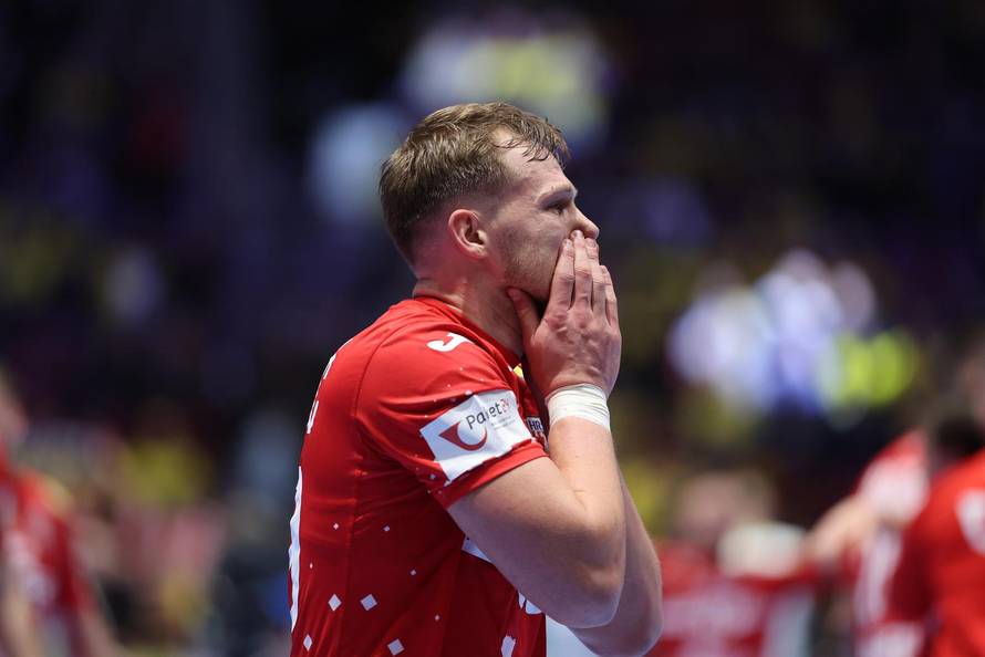 Malmo: Hrvatski rukometaši slave pobjedu u zagrljajima i poljupcima svojih najmilijih