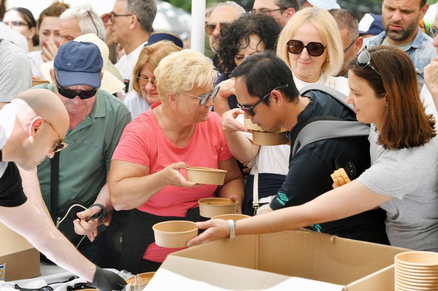 Skradin: Tradicionalna podjela graha na Skradinskom buku