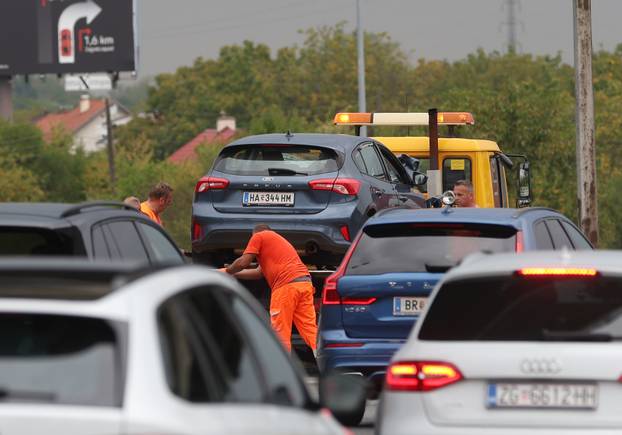 Zagreb: Na obilaznici se sudarilo više vozila, 10 osoba ozlijeđeno