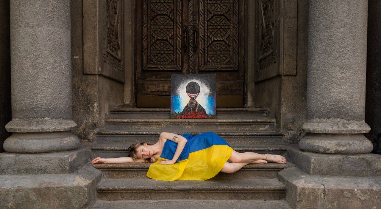 Ukrajinska umjetnica slika za silovane žene: 'Vaša krv je naše cvijeće, umrijet ćete, čudovišta'