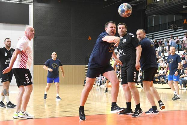 Bjelovar: Na atraktivnom BOK turniru igrali glumci, političari  te rukometni veterani