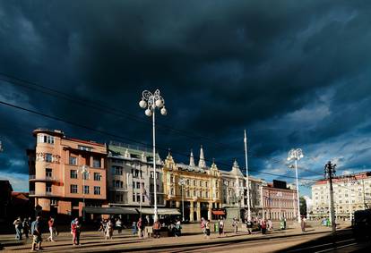 Tamni oblaci nadvili su se nad Zagreb i stvorili poseban ugođaj