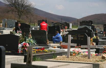 Grobari pripremaju raku za pokop krvnika Koradea