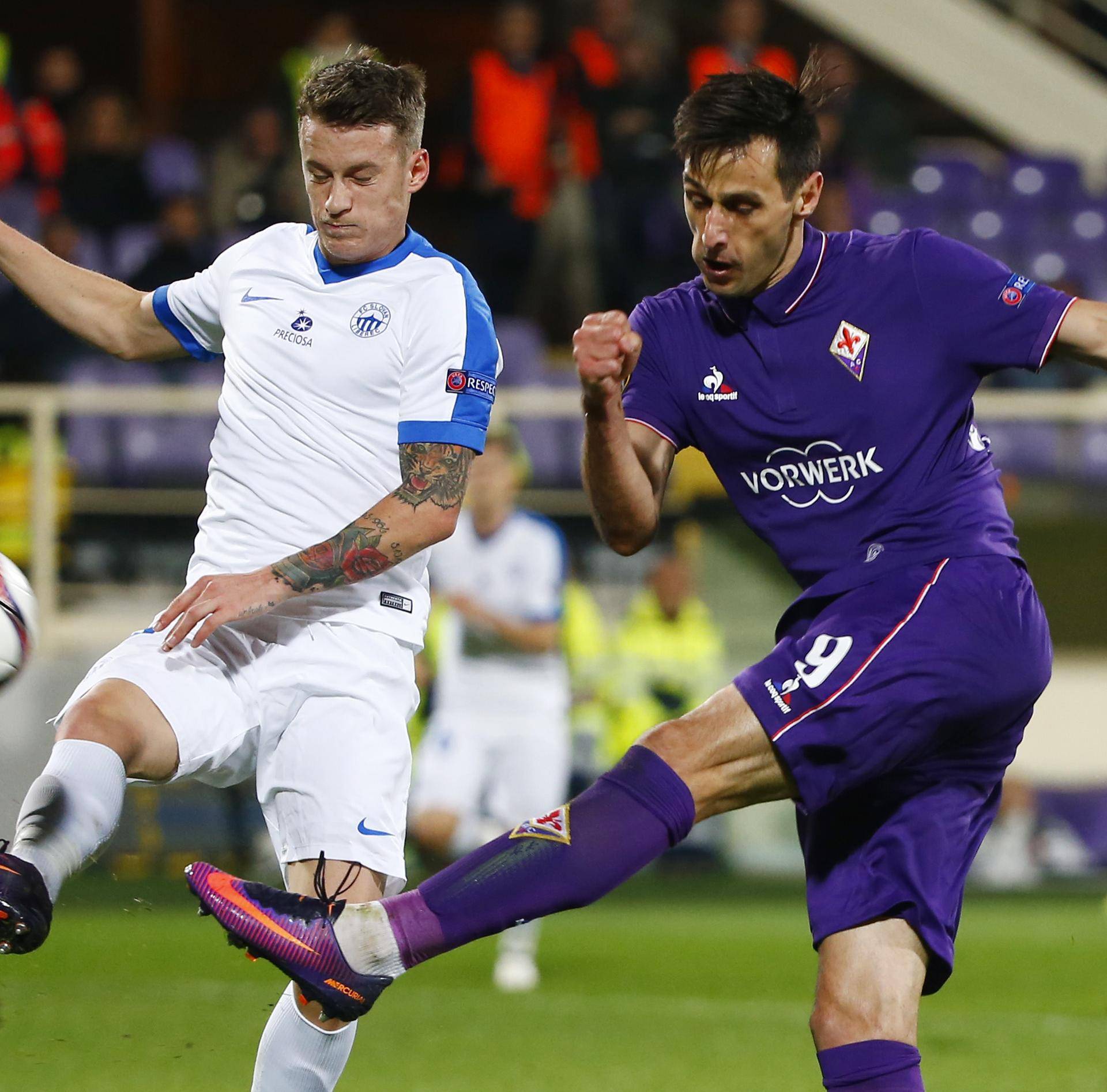 Fiorentina's Nikola Kalinic in action with Slovan Liberec's Jan Sykora