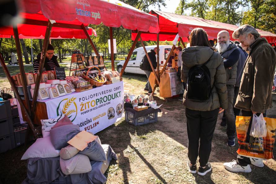 Okusi tradicije i priče s polja: Sajam OPG-ova na Bundeku oduševio posjetitelje