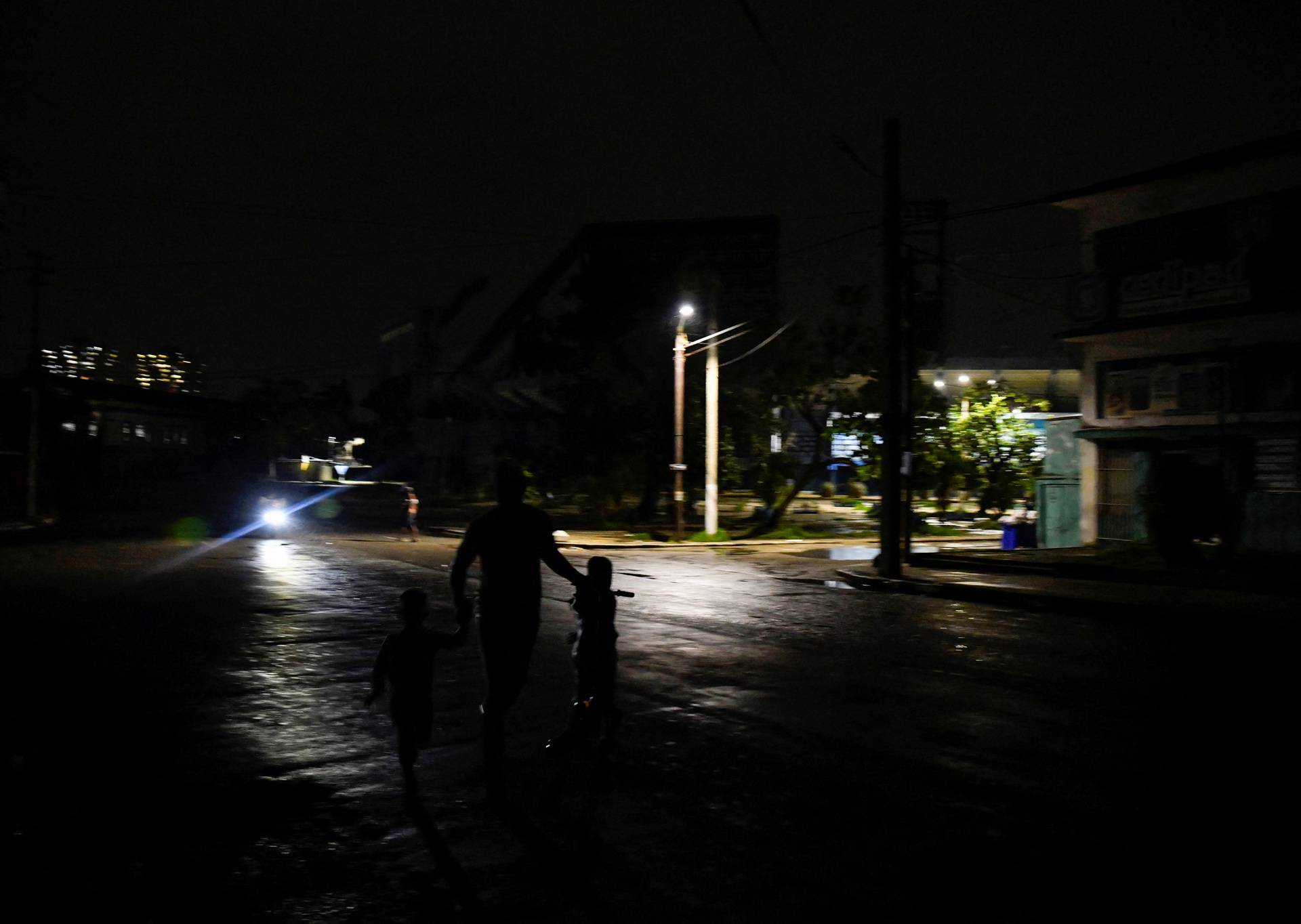 Cuba making slow progress re-starting power after second grid collapse