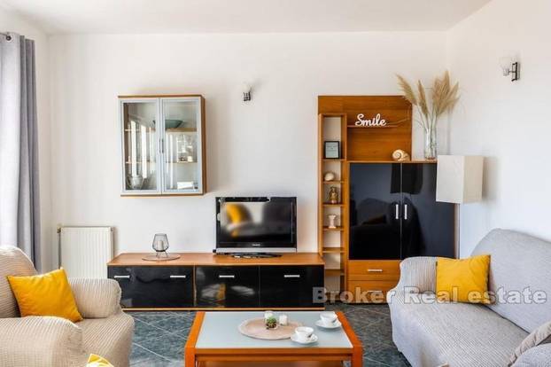 FOTO Kupite kuću s bazenom, a dobijete restoran u prizemlju, bazen i pogled na Rogoznicu!