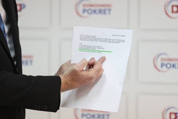 Vukovar: Ivan Penava odr&zcaron;ao je konferenciju za medije povodom odluke Ustavnog suda i rje&scaron;enja Op&cacute;inskog suda u slu&ccaron;aju Darka Paji&ccaron;i&cacute;a