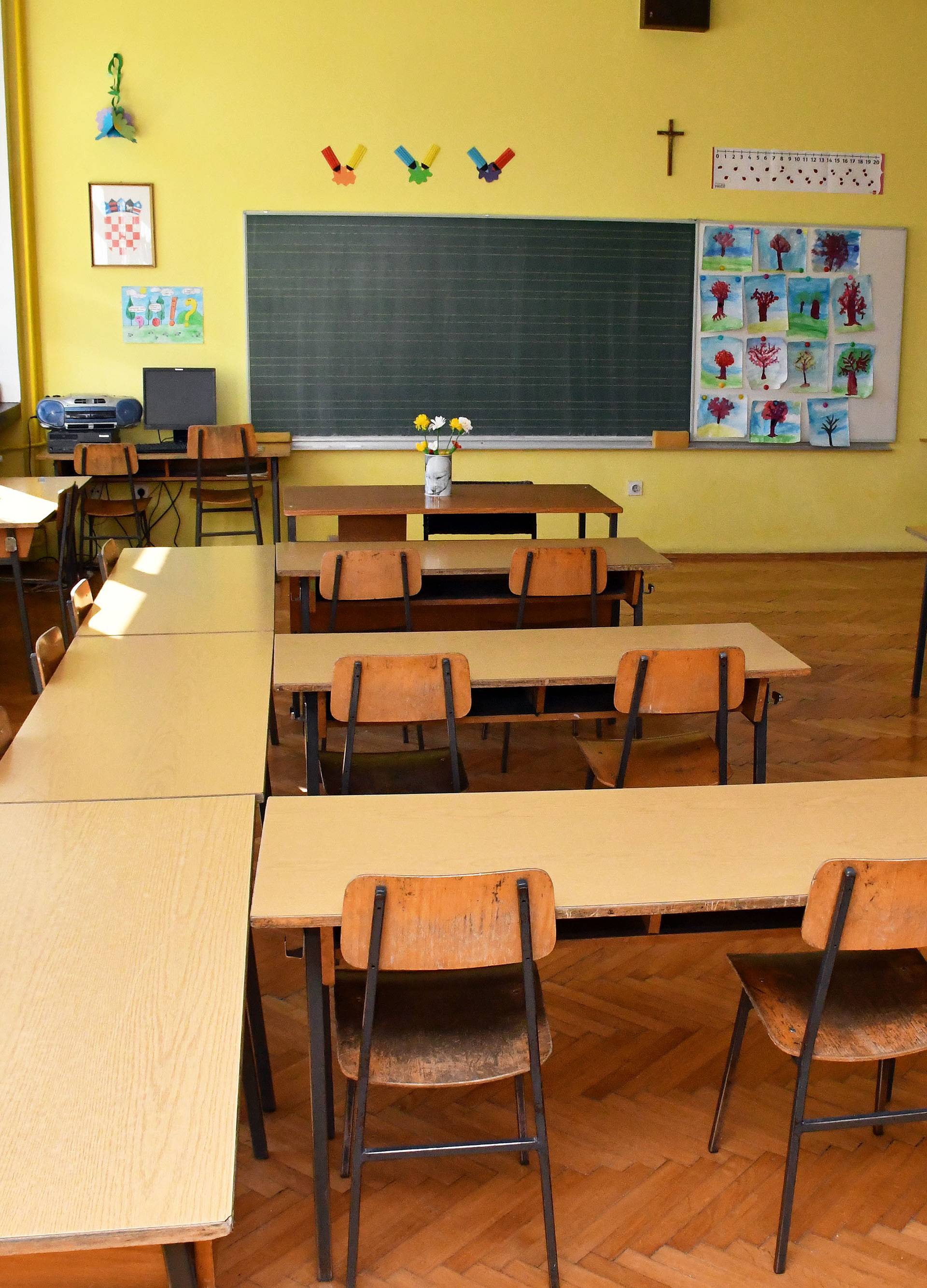 Premješteni u drugu školu zbog potresa, roditelji - nezadovoljni