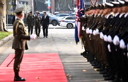 FOTO S crvenog tepiha micali list po list, Milanovića čuvali specijalci s antidron puškama