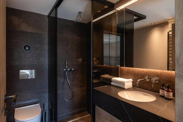 FOTO Ovdje zima izgleda kao iz bajke: Alpski resort u kojem s terase uskačete ravno na skije