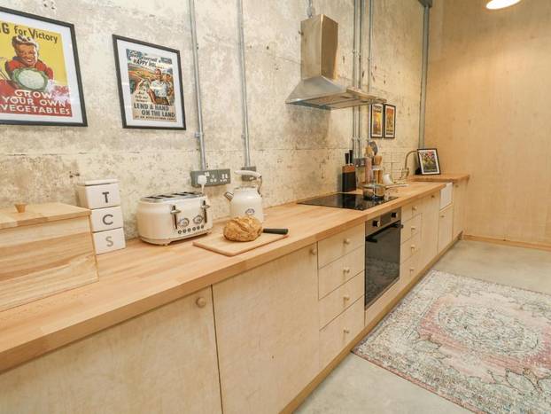 FOTO Od vojarne do top destinacije: Pogledajte kako je ratni bunker postao dom za odmor