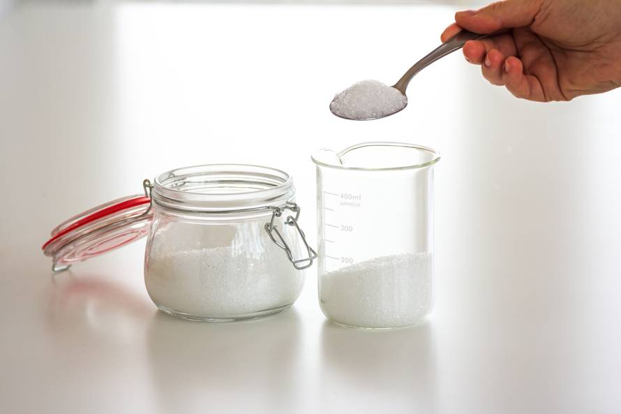 Gorka sol: Što je to zapravo i kod kojih sve tegoba pomaže?