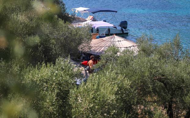 Vela Luka: Turisti uživaju uvali Pičena