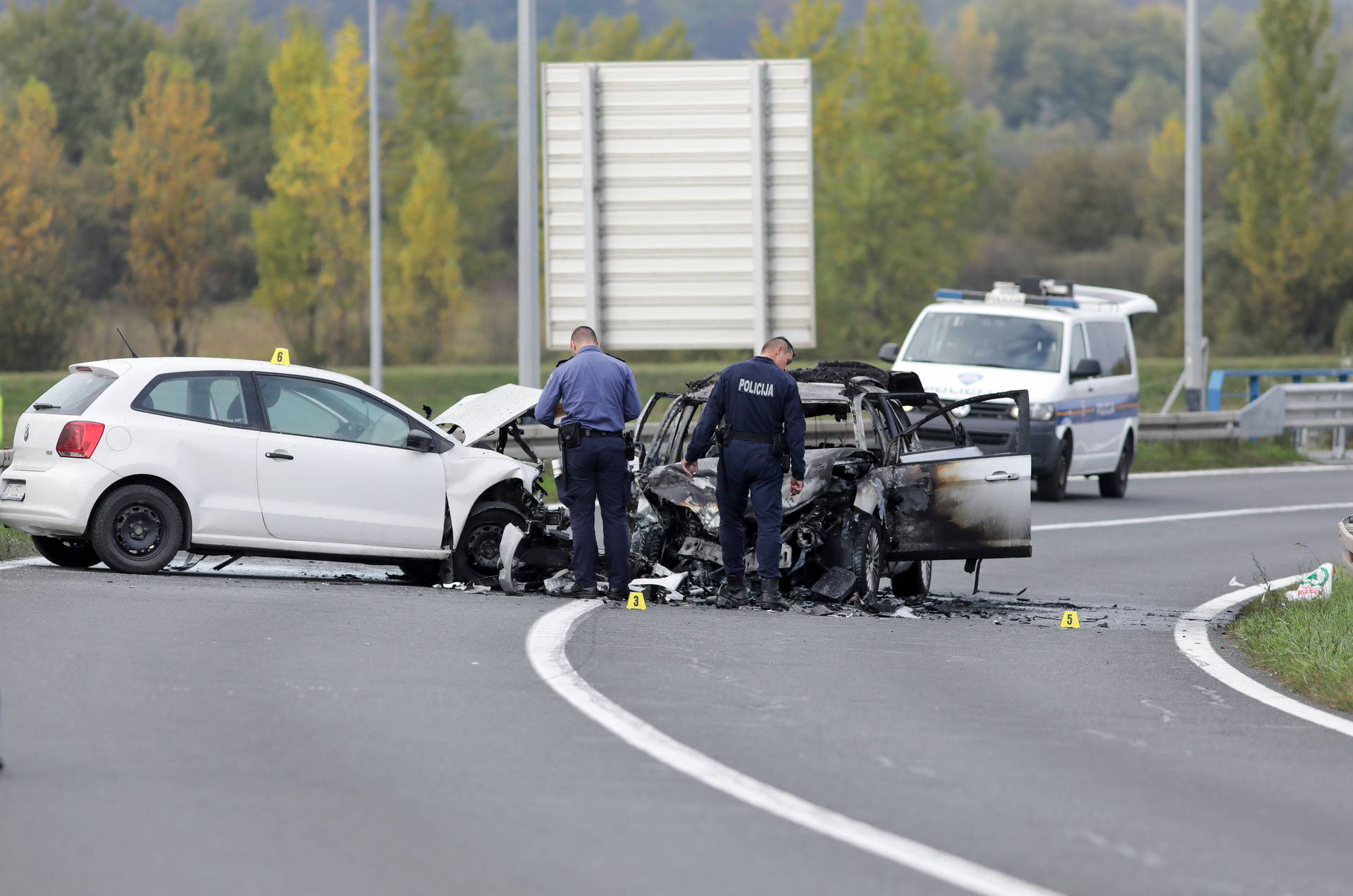 Zagreb: U prometnoj nesreći izgorio jedan automobil