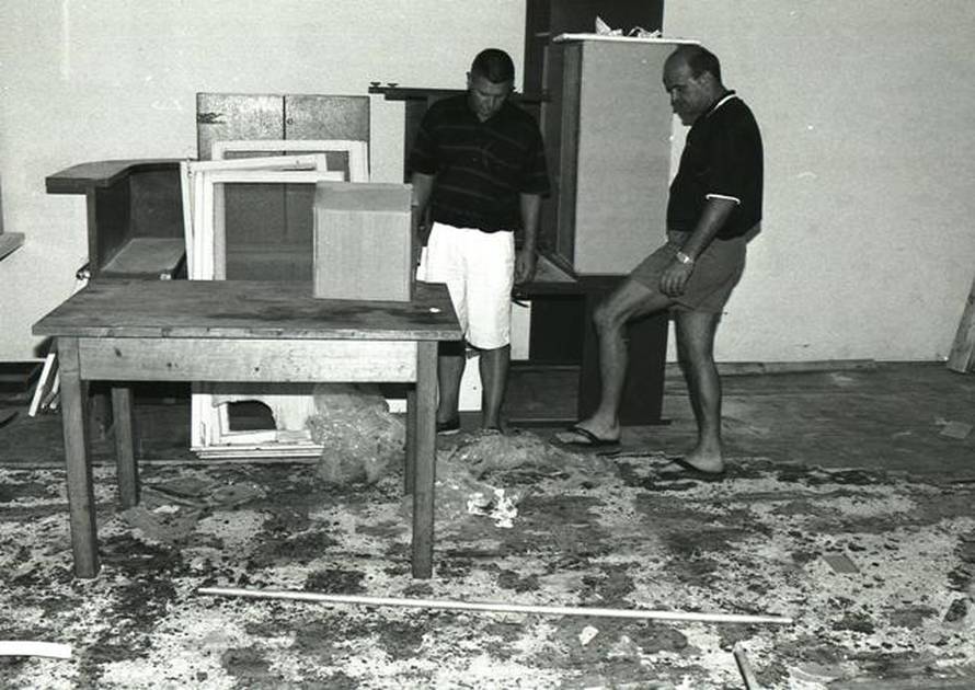 Mađari 'izorali'  Todorićev otok i sagradili 9 bungalova. I ne staju