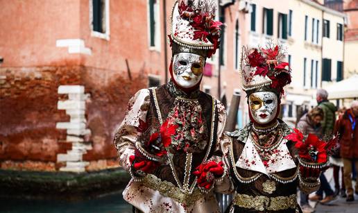 FOTO Zavođenje pod maskama: Legendarni ljubavnik Casanova tema je karnevala u Veneciji