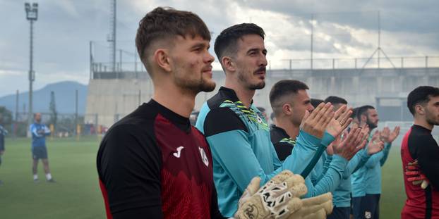 FOTO Navijačko ludilo u Rijeci! Navijači u velikom broju stigli na trening uoči dana odluke