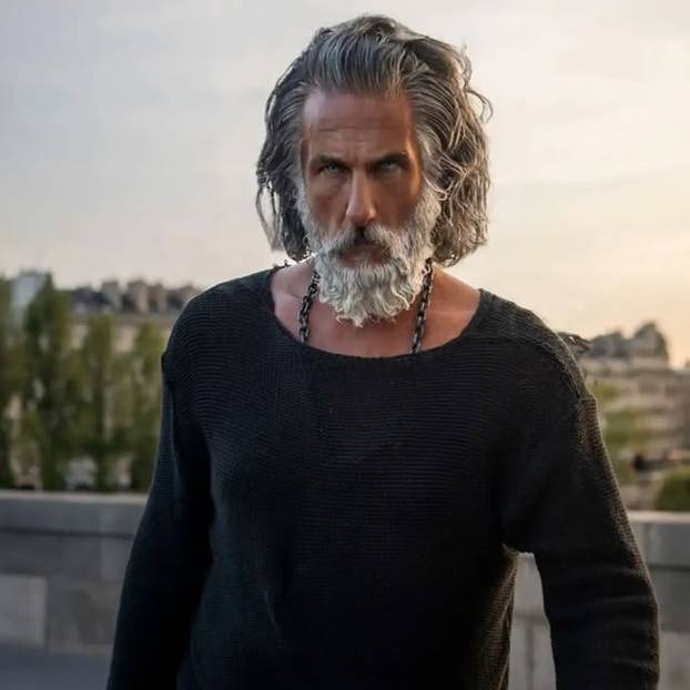 FOTO Zove se Zeus i izgleda kao bog: Ovaj muškarac je trenutno najpoželjniji na internetu!