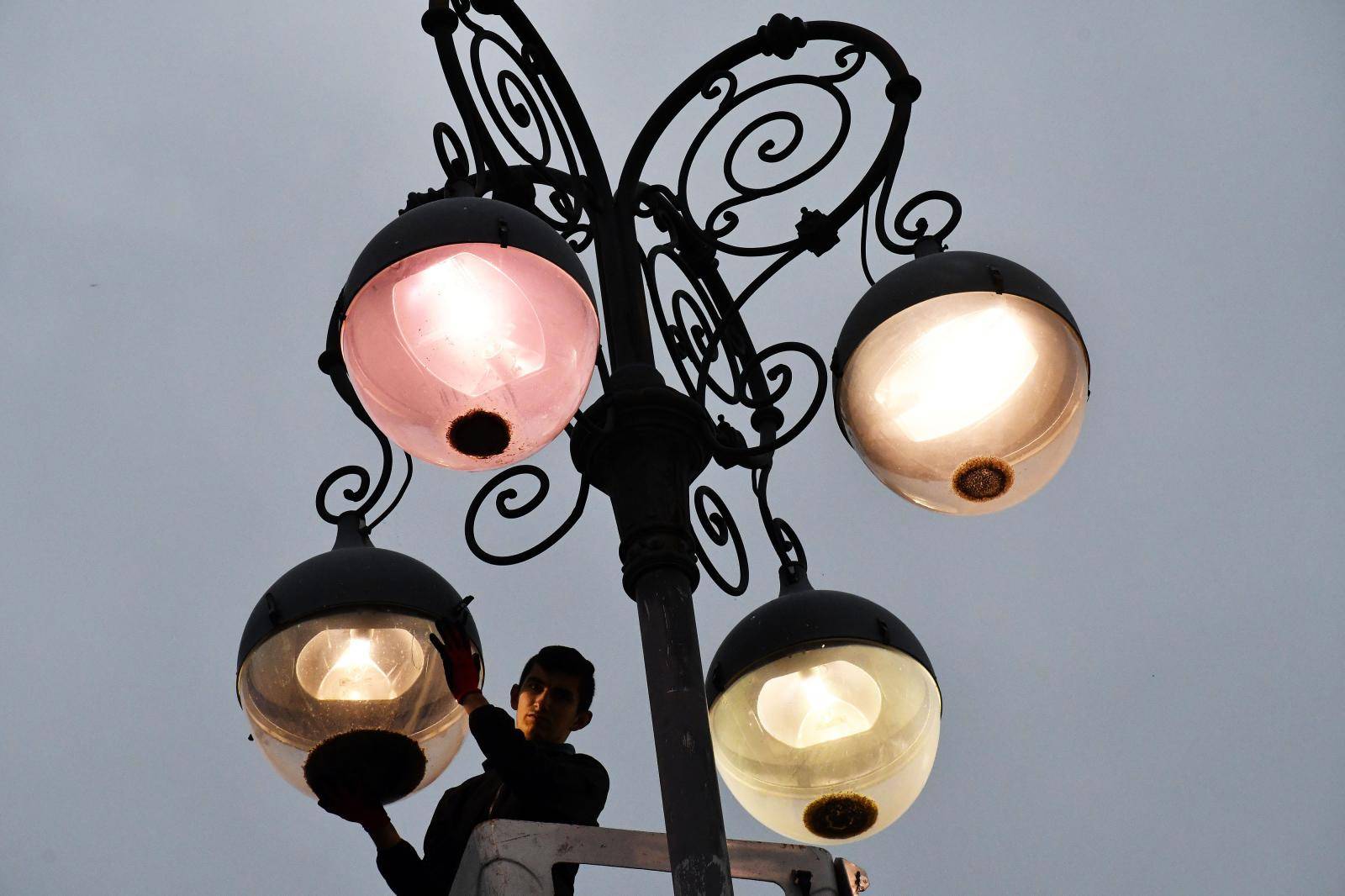 Slavonski Brod: Zamjena neispravnih žarulja na rasvjetnim stupovima