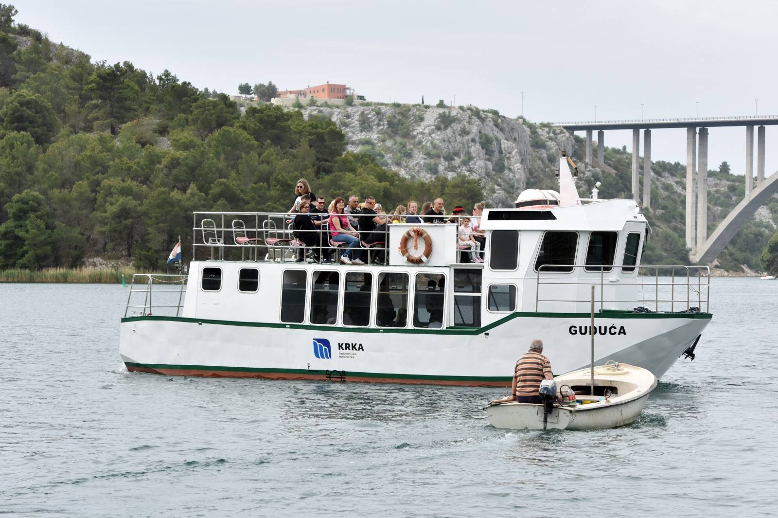 Velike gužve za ukracaj na turističke brodove u Nacionalnom parku Krka