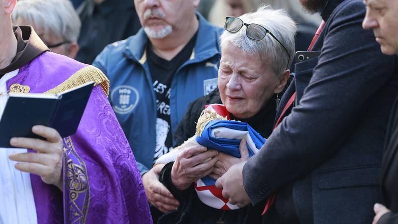 FOTO Hrvatska se oprostila od heroja Vukovara Nicoliera: Suze majke, tuga i vječna zahvalnost