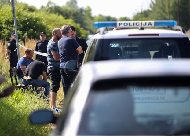 Sisak: Policija obavlja očevid na mjestu sinoćne pucnjave