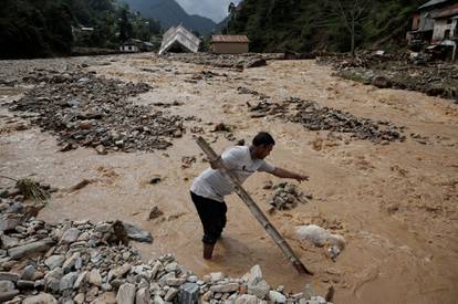 FOTO Katastrofa u Nepalu: Više od 200 mrtvih, poplave i bujice sve gore,  mnogi ostali zatrpani