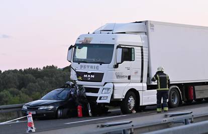 Policija objavila: Vozač kamiona iz BiH bio je na mobitelu kad je udario u auto, poginulo je dijete