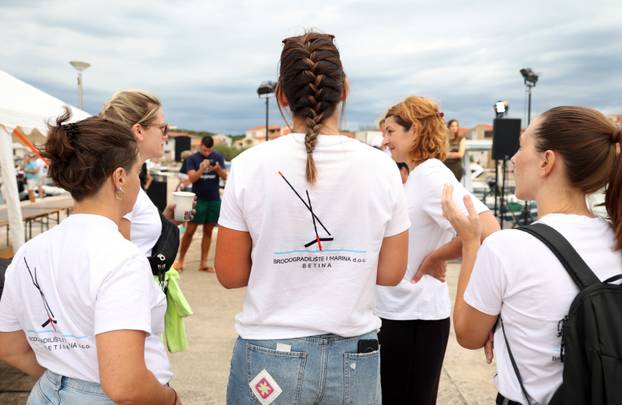 FOTO Ženska regata u Betini oduševila mještane i turiste